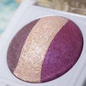 Mary Kay at play baked eye shadow trio